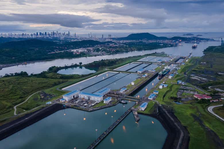 Hermosa panorámica aérea del Canal de Panamá