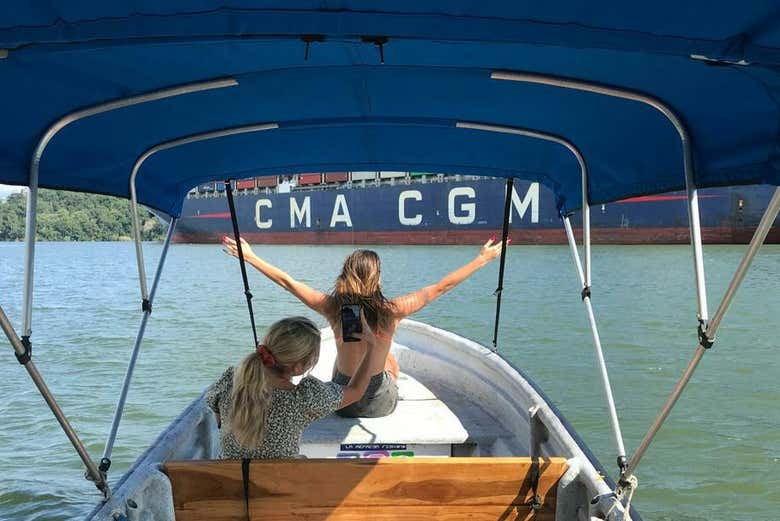 Disfrutando del Canal de Panamá en lancha