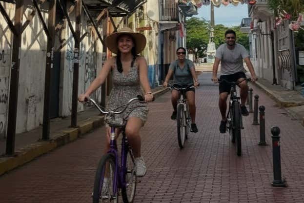 Pedaleando por el Casco Viejo