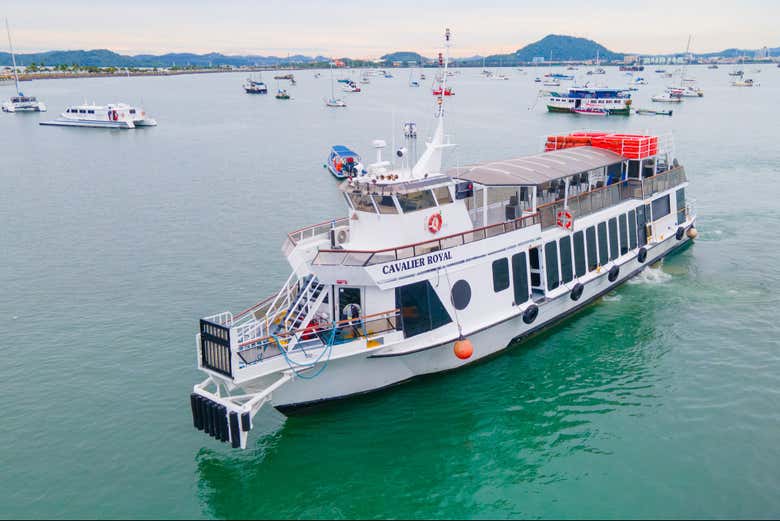 Barco listo para navegar por el Canal de Panamá