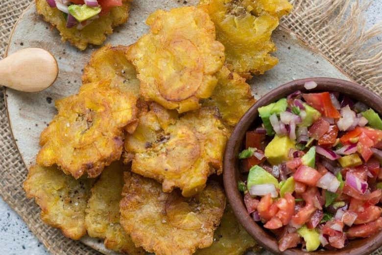 Crujiente sabor de los patacones fritos