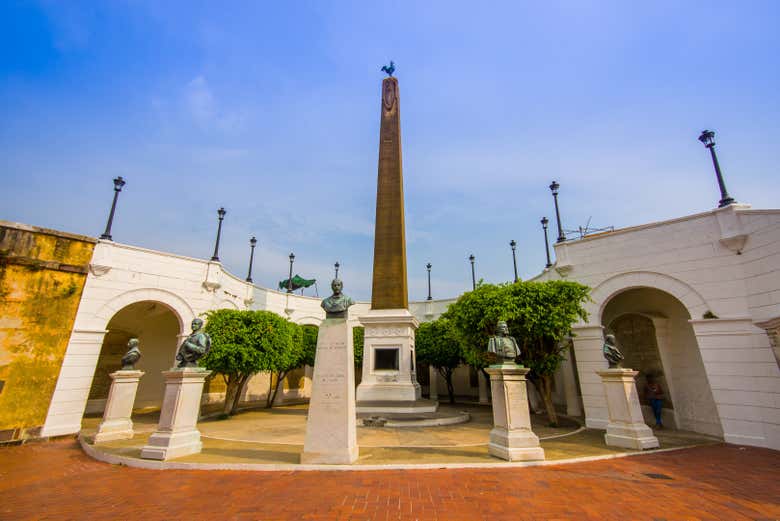 Visiting the Plaza de Francia