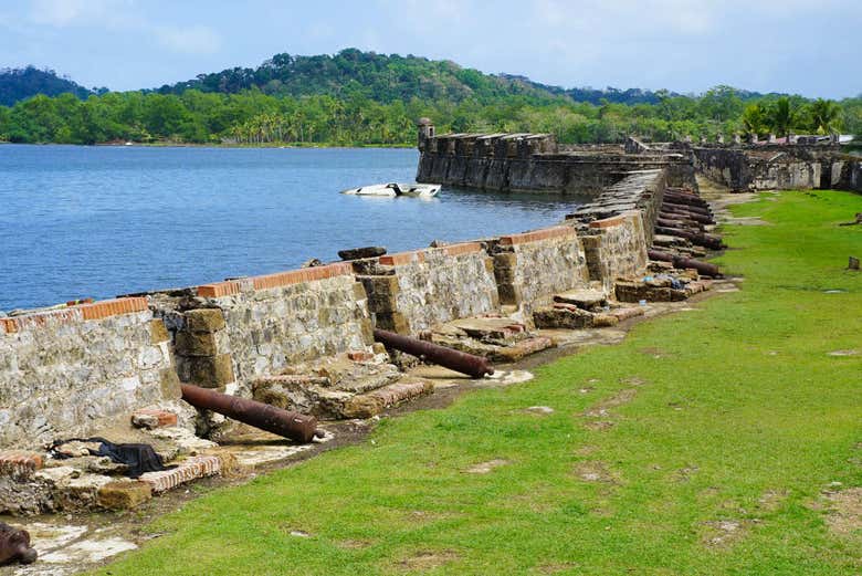Explore Portobelo