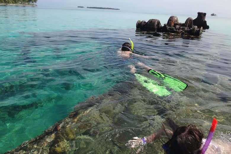 Snorkel em um barco afundado
