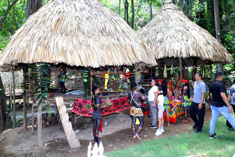 Visite des stands de Mi Pueblito