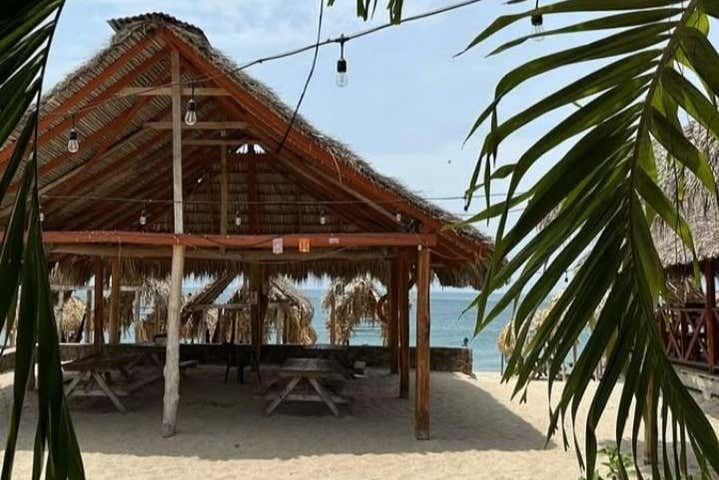 Cabanas de palha na praia