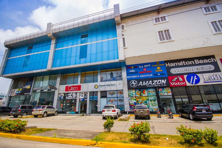 Boutiques et entreprôts de la ZLC