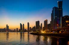 Paseo en catamarán por la bahía de Panamá al atardecer
