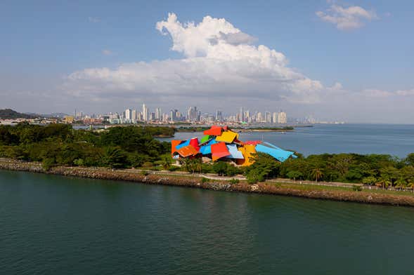 Visita al Edificio de la Administración del Canal de Panamá, Biomuseo y Mi Pueblito