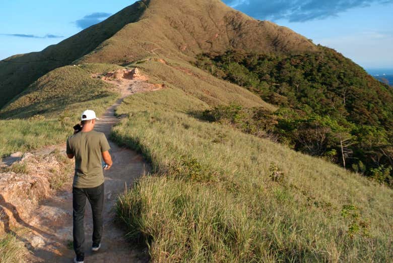 Balade sur un sentier d'une montagne