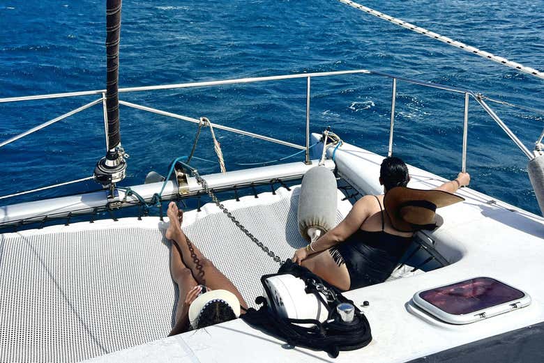 Relajación en las redes del catamarán