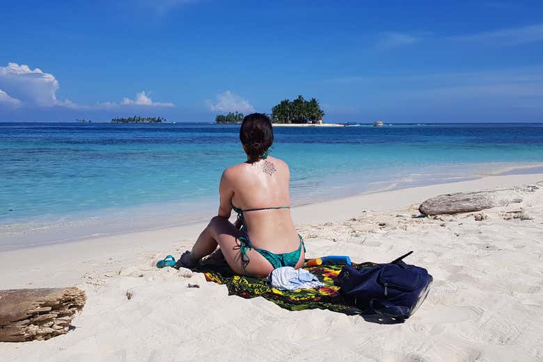 Relaxing on the beaches of the San Blas archipelago