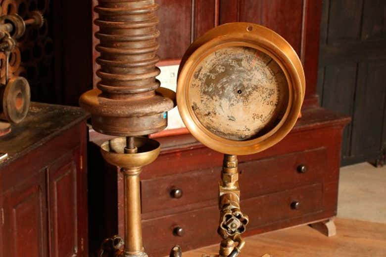 Instrumento ferroviario en el museo de Sapucai