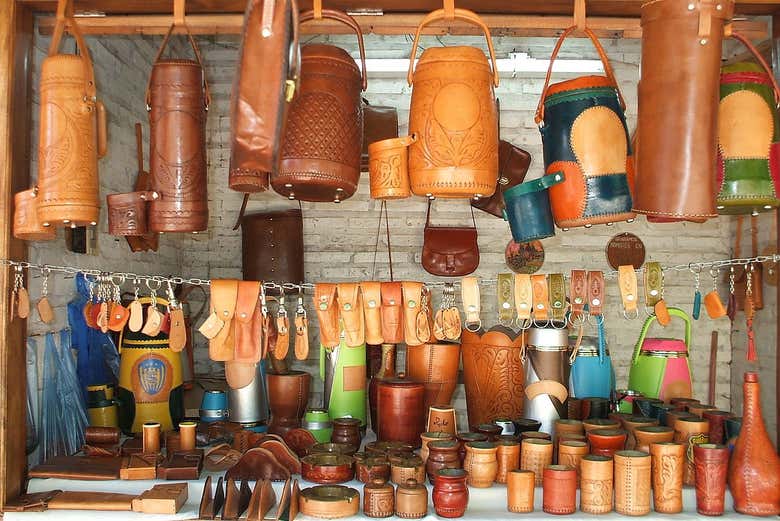 Leather craftwork in Atyrá