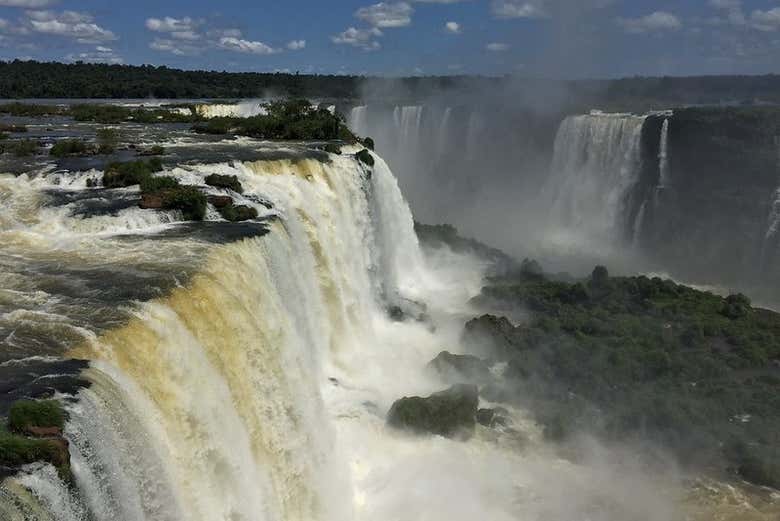 Paisaje desde un lateral de las cataratas