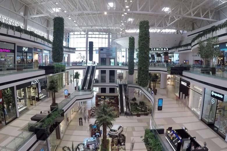Interior of Paseo la Galeria