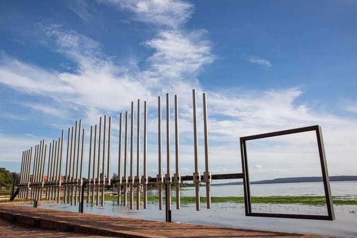 Escultura en el puerto de San Bernardino