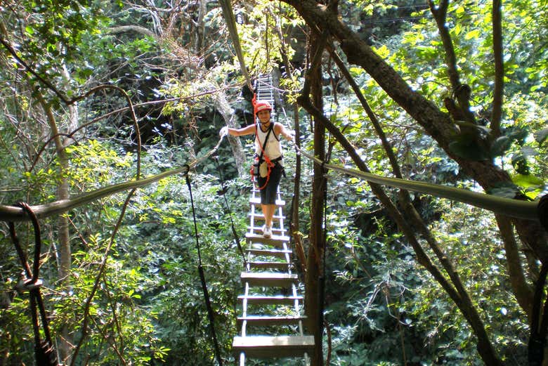Puente colgante de Mbatoví