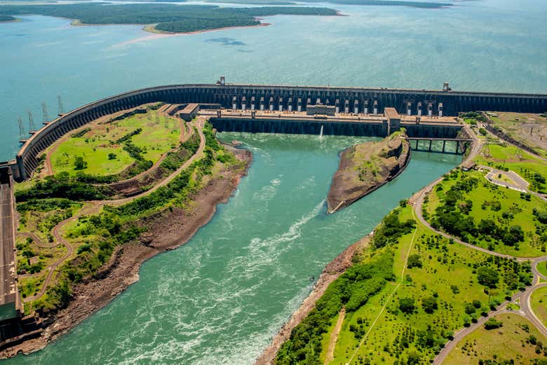 Disfrutando de las vistas de la Represa de Itaipú