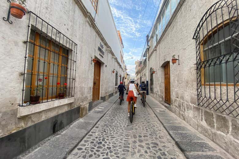 Nas ruas do bairro de San Lázaro