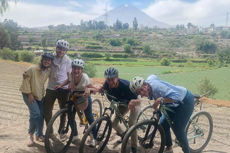 Com o vulcão Misti ao fundo