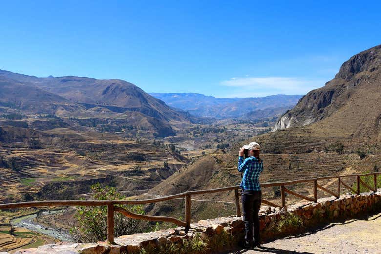 Turista en el Valle del Colca