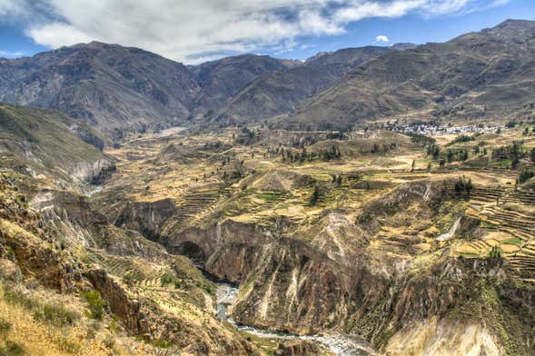 Tour de 2 días al Valle del Colca y la Cruz del Cóndor