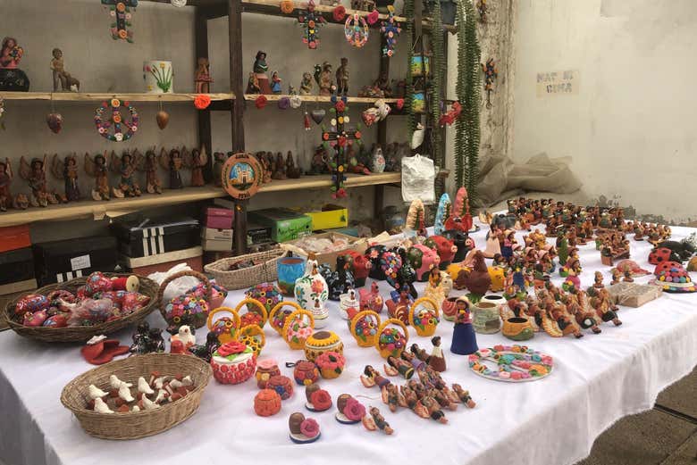 Ayacucho ceramic figures