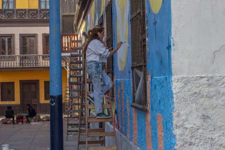 Painting a mural in the center of Callao