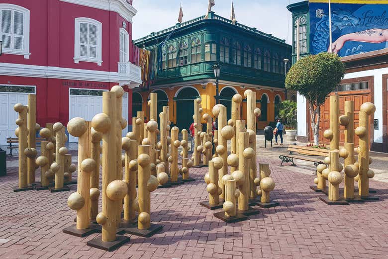Sculptures in the Plaza Matriz