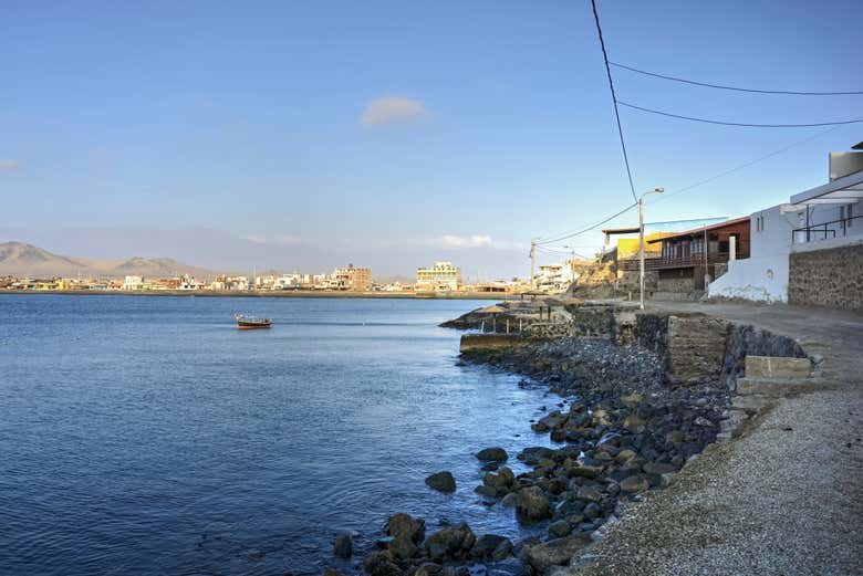 Enseada de pescadores da praia Tortugas