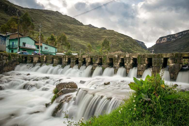 Ponte entre Astobamba e Huarautambo