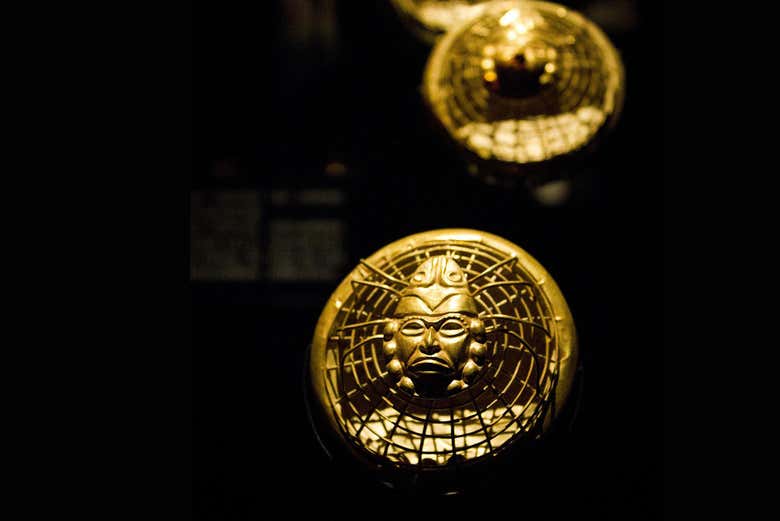 Piezas de oro del arte mochica
