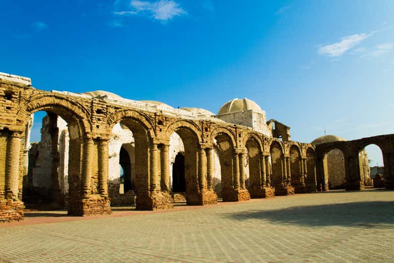 Visiting the ruins of Zaña