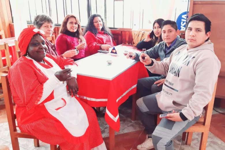 Desfrutando de um café