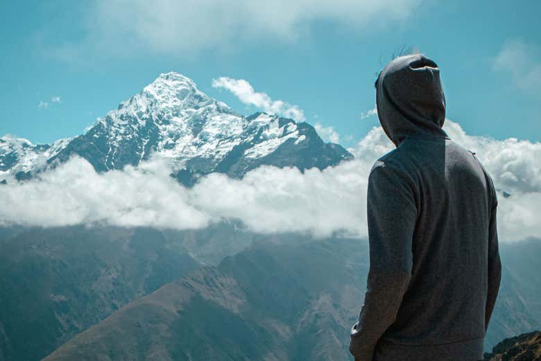 Admirez les sommets enneigés depuis les hauteurs
