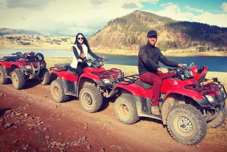 Disfrutando de una aventura en quad