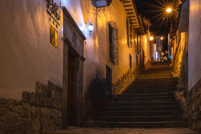 Ruelas de Cusco ao anoitecer