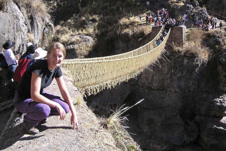 Frente al puente Q’eswachaka