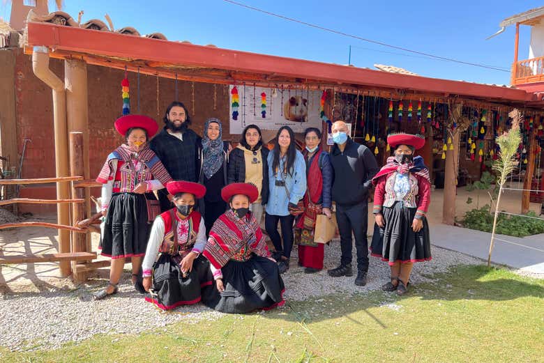 ¡Momento foto con la familia local!