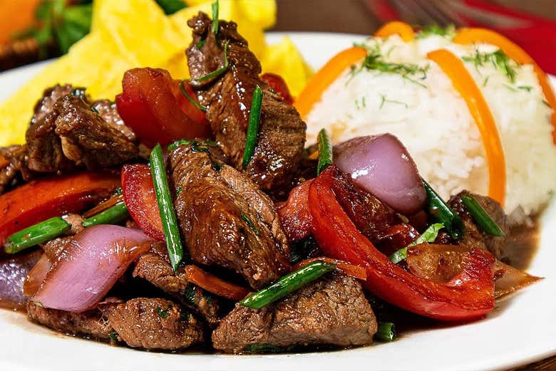 Lomo saltado, prato típico peruano