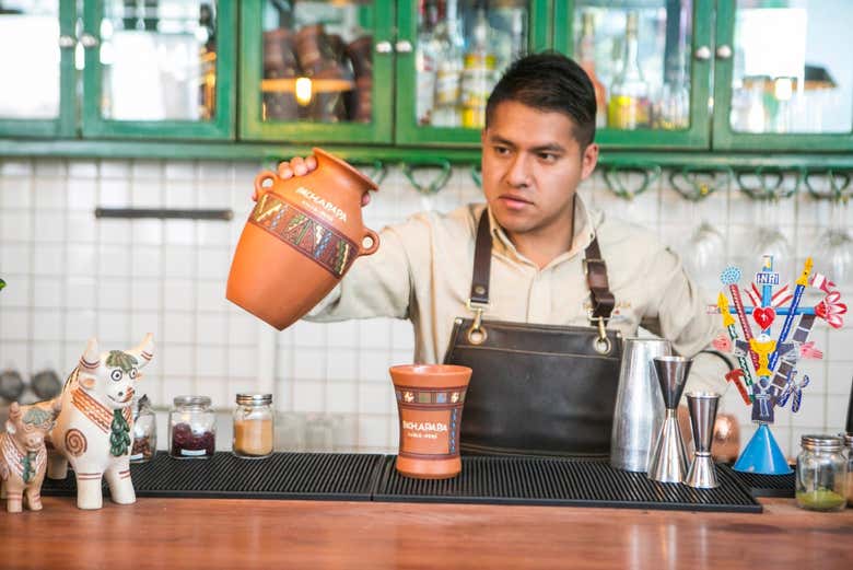 Elaborando as bebidas típicas