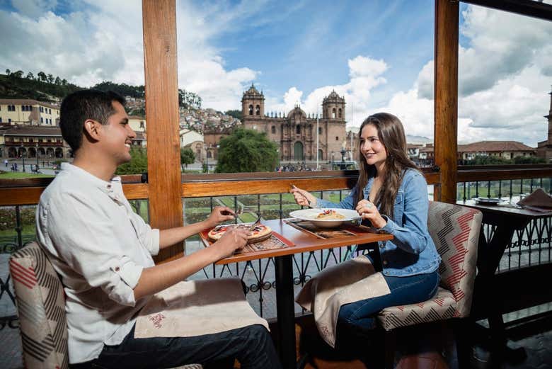 Almoço com vistas para a Plaza de Armas