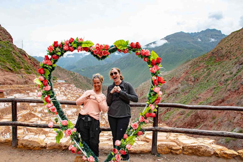 Disfrutando de la excursión a Maras