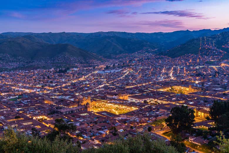 Panorâmica de Cusco ao anoitecer