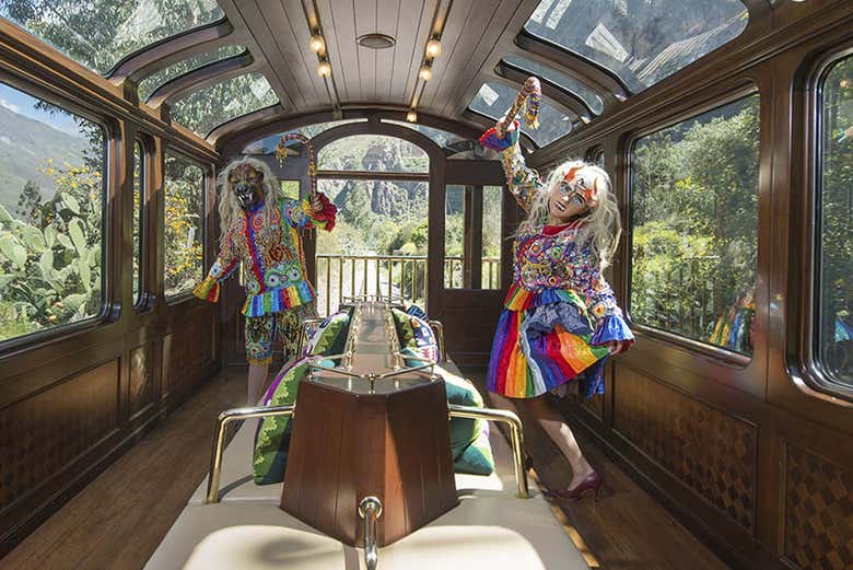 Música y baile de la región en el tren Vistadome