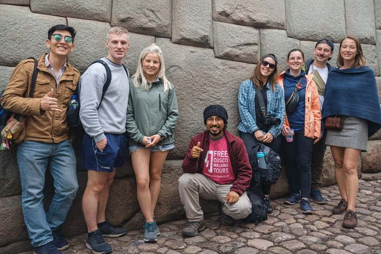Hora da foto na Pedra dos 12 Ângulos!
