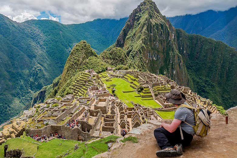 Contemplando a imensidão de Machu Picchu
