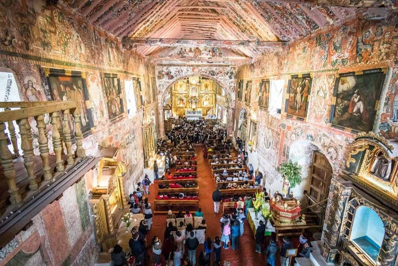 Interior de la iglesia de Checacupe