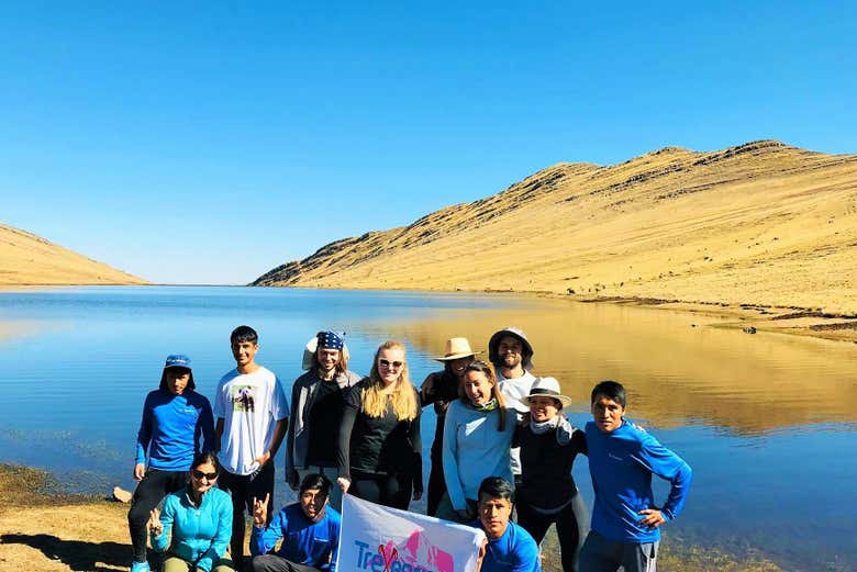 Visitando a lagoa Koriccocha